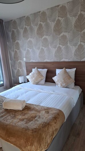 WiFi, bed sheets