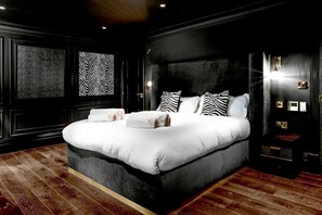Iron/ironing board, Internet, bed sheets