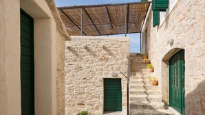 Property grounds - Villa Amarant - Five Bedroom Villa, Sleeps 10 (Zavala)