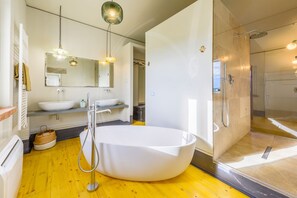 Hair dryer, towels - Villa Clanis - Eight Bedroom Villa, Sleeps 15 (Cortona)