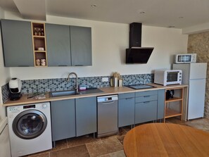 Fridge, microwave, oven, dishwasher - La P'tite Pierre: Charm & Nature in Berry! Pets allowed (Ineuil)
