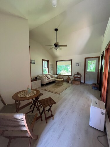  2-bedroom cabin by Lake Michigan with beach access