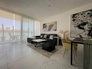 Living area - Apartamento de 2 dormitorios en el corazón de Cabo (Cabo San Lucas)