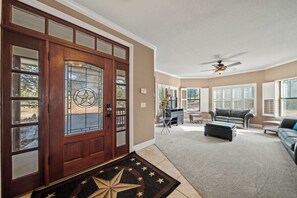 TV - Crossbow Canyon Retreat w/Hot tub! (Canyon Lake)