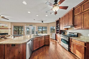 Fridge, oven, stovetop, coffee/tea maker - Crossbow Canyon Retreat w/Hot tub! (Canyon Lake)