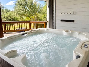 Outdoor spa tub - Crossbow Canyon Retreat w/Hot tub! (Canyon Lake)