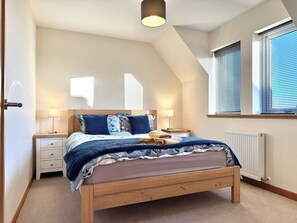 Iron/ironing board, WiFi, bed sheets - Harray Loch Villa, Stunning Views 4 bed, 4 baths, Unique Space Free Wifi Parking (Dounby)
