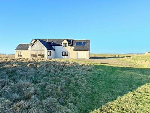 Harray Loch Villa, Stunning Views 4 bed, 4 baths, Unique Space Free Wifi Parking