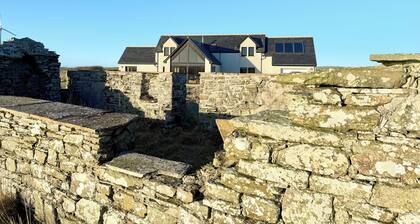 Harray Loch Villa, Stunning Views 4 bed, 4 baths, Unique Space Free Wifi Parking