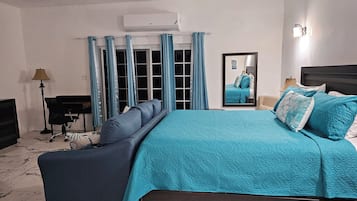 Caja de seguridad en la habitación y cortinas blackout