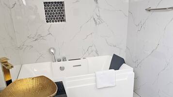 Luxury Suite, Sea View | Bathroom | Towels, soap, shampoo, toilet paper