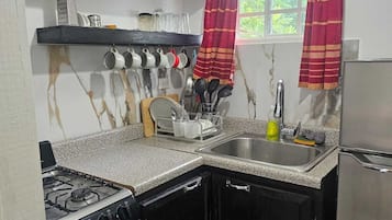 Cabana luxo, 1 cama King, vista para o jardim | Cozinha privada | Cadeirão de bebê