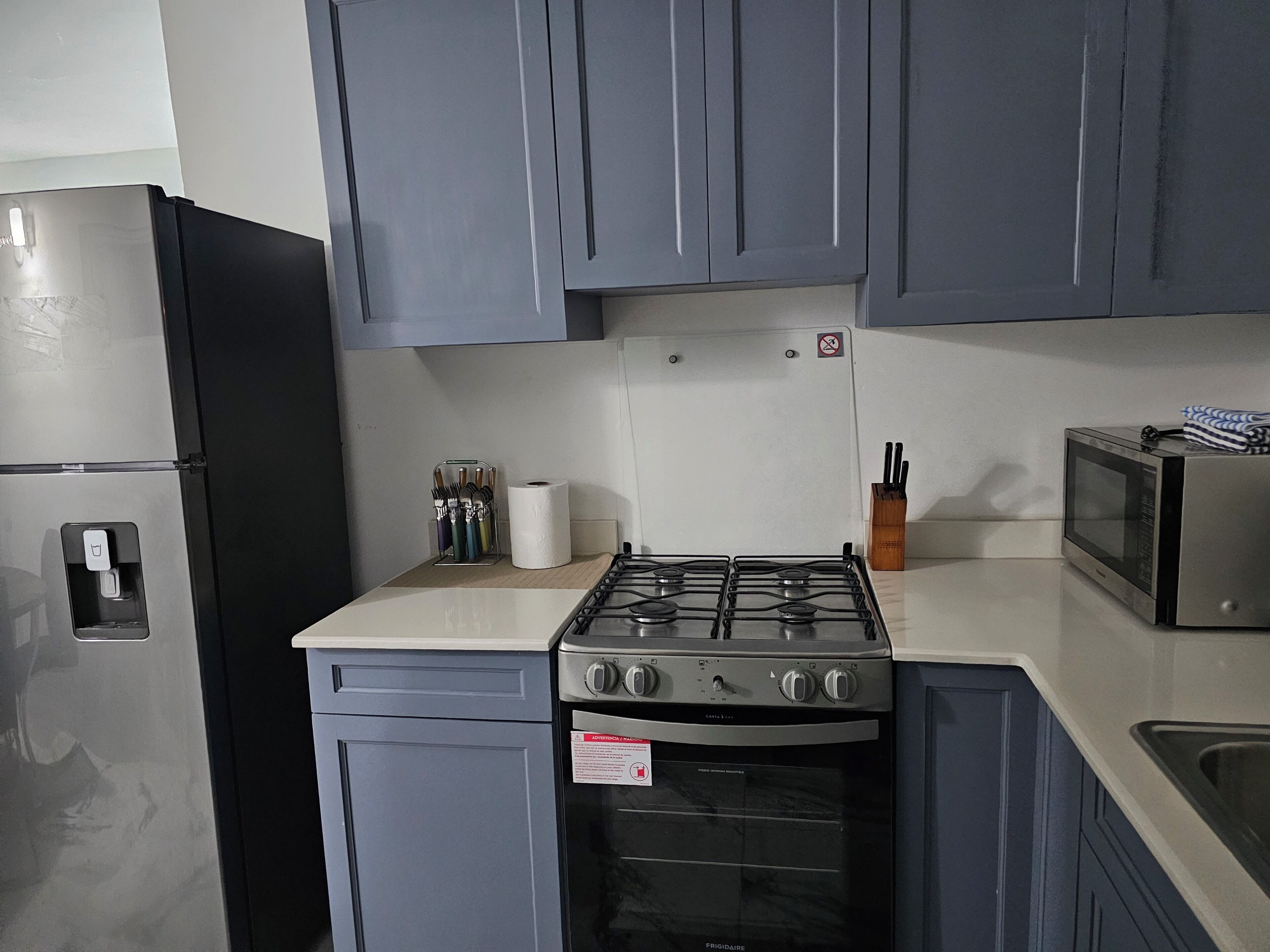 Luxury Suite, Sea View | Private kitchen