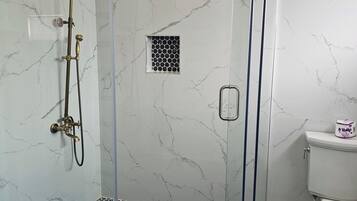 Luxury Suite, Sea View | Bathroom