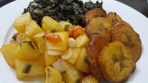 Food and drink - Roots Cafe Negril (Negril)