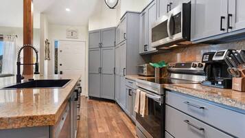Refrigerador, microondas, horno, placa de cocina