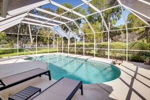 Pool - Cozy Getaway & private pool / Daytona Attractions (South Daytona)