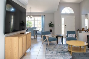 Interior - Cozy Getaway & private pool / Daytona Attractions (South Daytona)