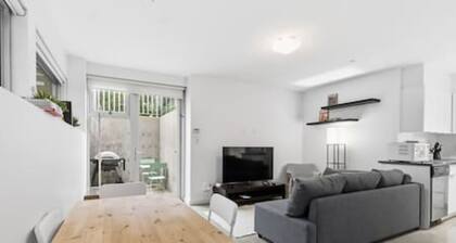 Quiet & Comfortable 1 BR Guest Suite!