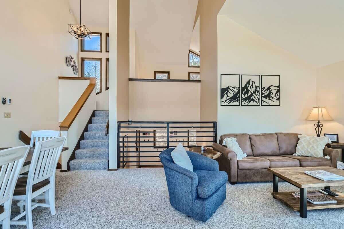 Townhouse, flere senger, terrasse, fjellutsikt (A-D-111CTR) | Oppholdsområde
