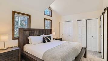 Townhome, Multiple Beds, Patio, Mountain View (A-D-111CTR) | 2 bedrooms, individually decorated, individually furnished, bed sheets