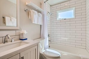 Townhome, Multiple Beds, Patio, Mountain View (A-D-111CTR) | Bathroom | Towels