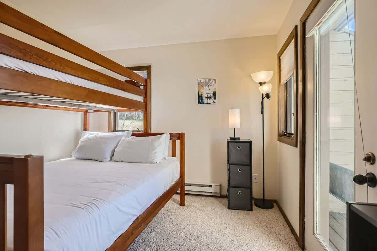 Townhouse, flere senger, terrasse, fjellutsikt (A-D-111CTR) | 2 soverom, individuelt dekorert, individuelt innredet og sengetøy