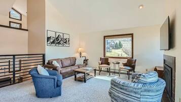 Townhome, Multiple Beds, Patio, Mountain View (A-D-111CTR) | Living area