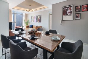 House - Chic 2BR in Paramount Midtown Infinity Pool Access (Dubai)