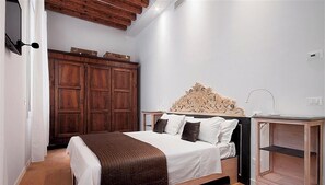 1 bedroom, iron/ironing board, WiFi, bed sheets - Stradivari apartment in Venice historic center (Venezia)