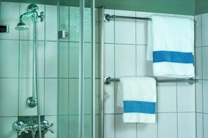 Shower - Holiday home Lachs at the Eider river bend (Stapel)