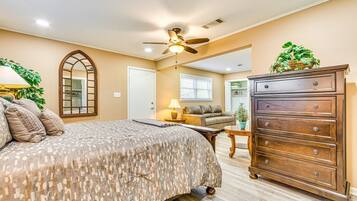 Iron/ironing board, bed sheets