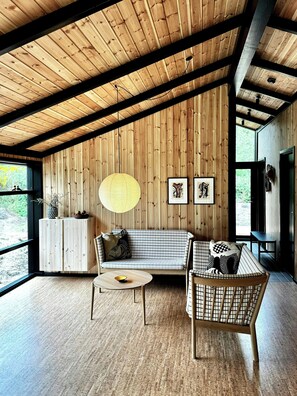 TV - Modern summer house with 70s soul at Gniben (Sjællands Odde)