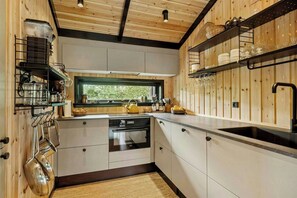 Coffee/tea maker, microwave, oven, dishwasher - Modern summer house with 70s soul at Gniben (Sjællands Odde)