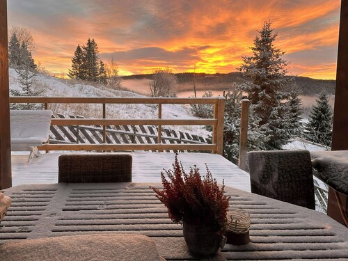 Architect-designed log cabin by Myllavannet