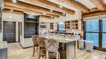 House, Multiple Beds, Patio, Mountain View (A-S-232SSW) | Private kitchen