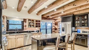 Casa, varias camas, patio, vista a la montaña (A-S-232SSW) | Cocina privada