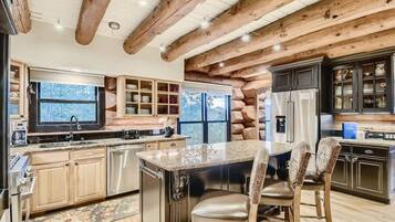 House, Multiple Beds, Patio, Mountain View (A-S-232SSW) | Private kitchen