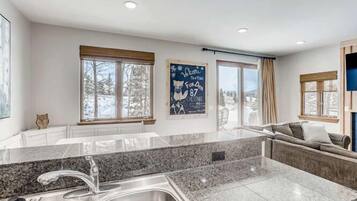 Townhome, Multiple Beds, Hot Tub, Mountain View (A-B-HG87) | Interior