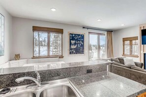 Townhome, Multiple Beds, Hot Tub, Mountain View (A-B-HG87) | Interior