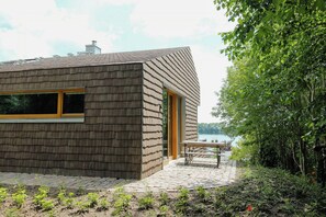 Property grounds - Eider river design flat in architect house (Stapel)