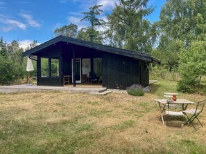 Outdoor dining - Lovely house near nature and beach (Sjællands Odde)