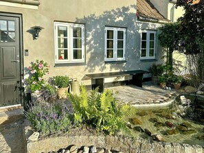 Property grounds - Townhouse from 1862 with sunsets in Thorøhuse (Assens)
