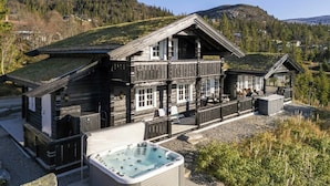 Outdoor spa tub - Family cabin with jacuzzi at Tempelseter (Eggedal)