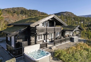 Outdoor spa tub - Family cabin with jacuzzi at Tempelseter (Eggedal)