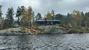 Exterior - Design cabin by mountain lake in Rukkedalen (Åmli)