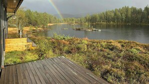 Property grounds - Design cabin by mountain lake in Rukkedalen (Åmli)