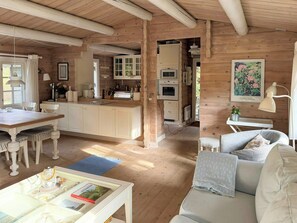 TV, fireplace - Pure charm and idyll near Kattegat (Sjællands Odde)