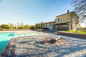 Pool - Historic mansion with pool by the Garonne river (Tabanac)