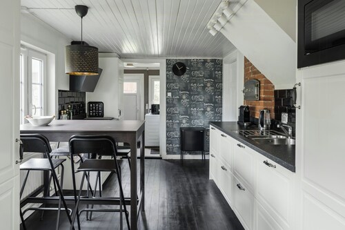 Swedish cottage by forest and lake in Småland